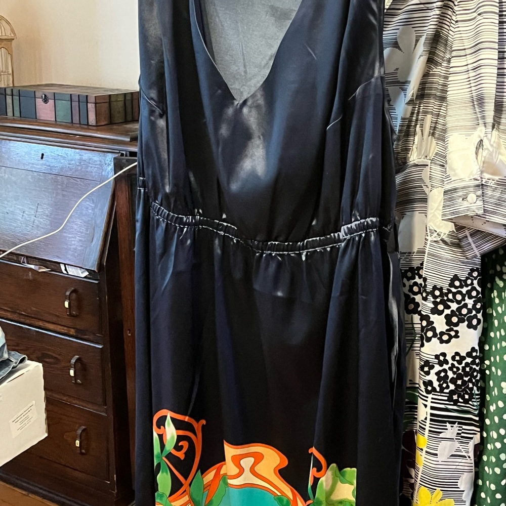 Inés Elegant Navy Blue Maxi Dress with Vibrant Accents